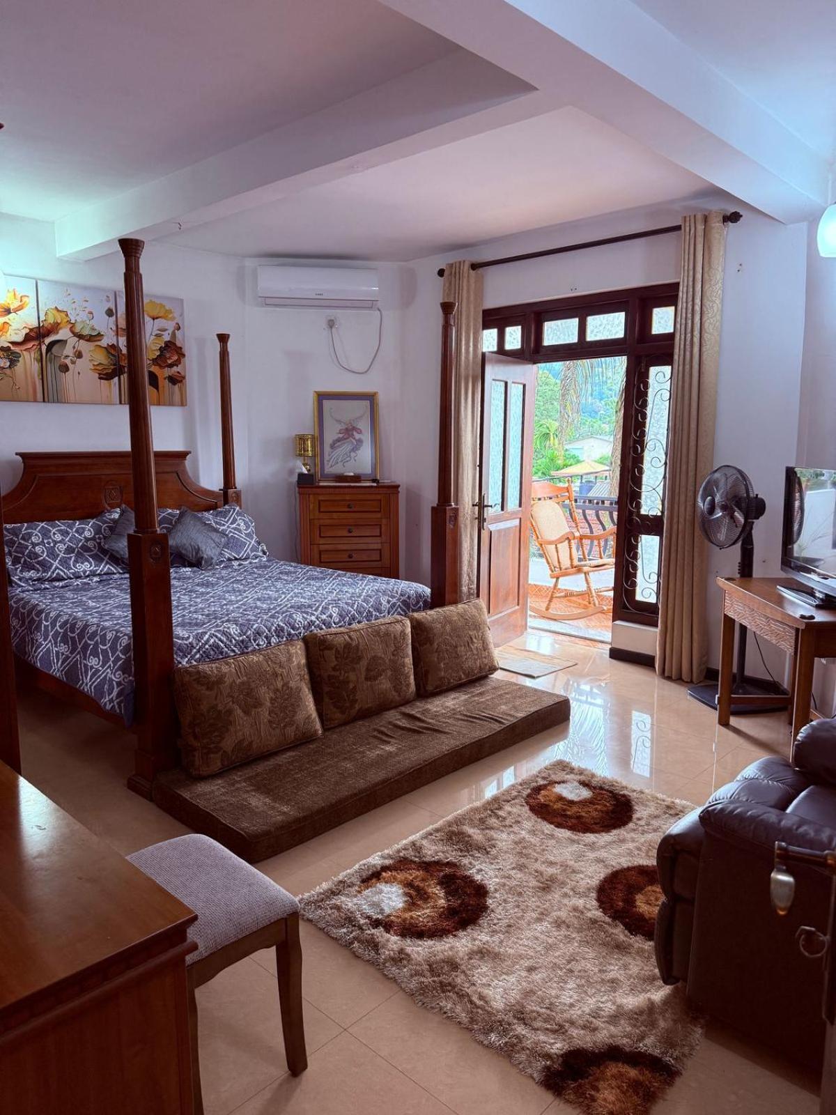 Resident View Homestay Kandy Luaran gambar