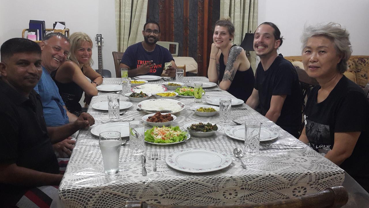 Resident View Homestay Kandy Luaran gambar