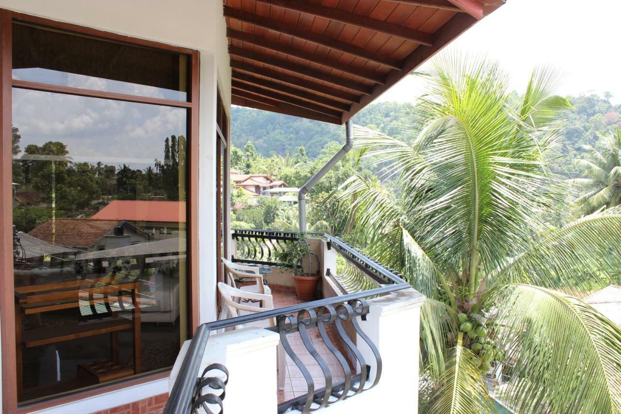 Resident View Homestay Kandy Luaran gambar